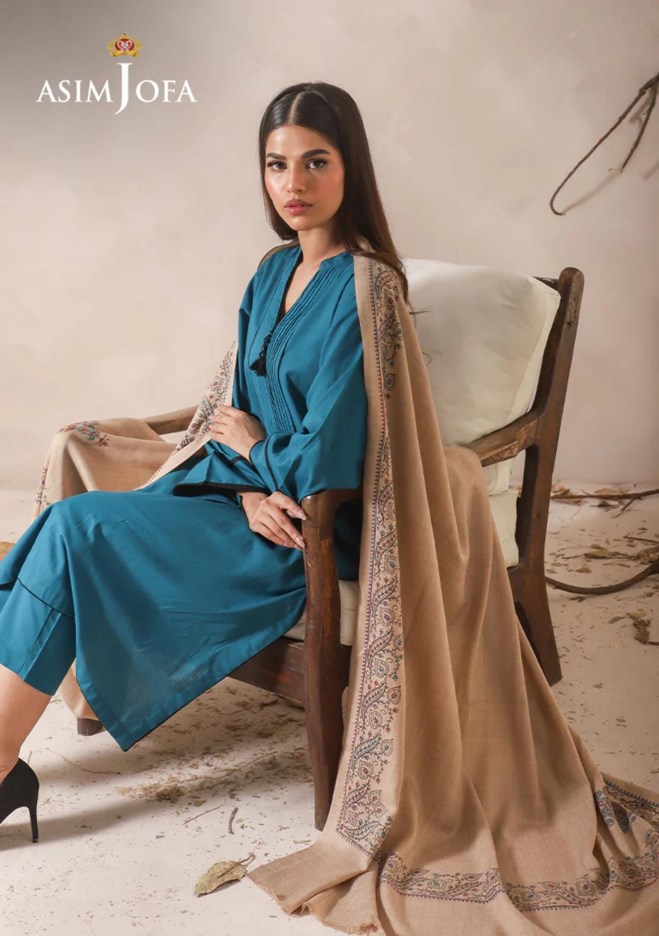 Kashmiri Hand Embroidered Shawl Pashmina Asim Jofa Brand Pakistani Indian Ready To Wear Winter Collection