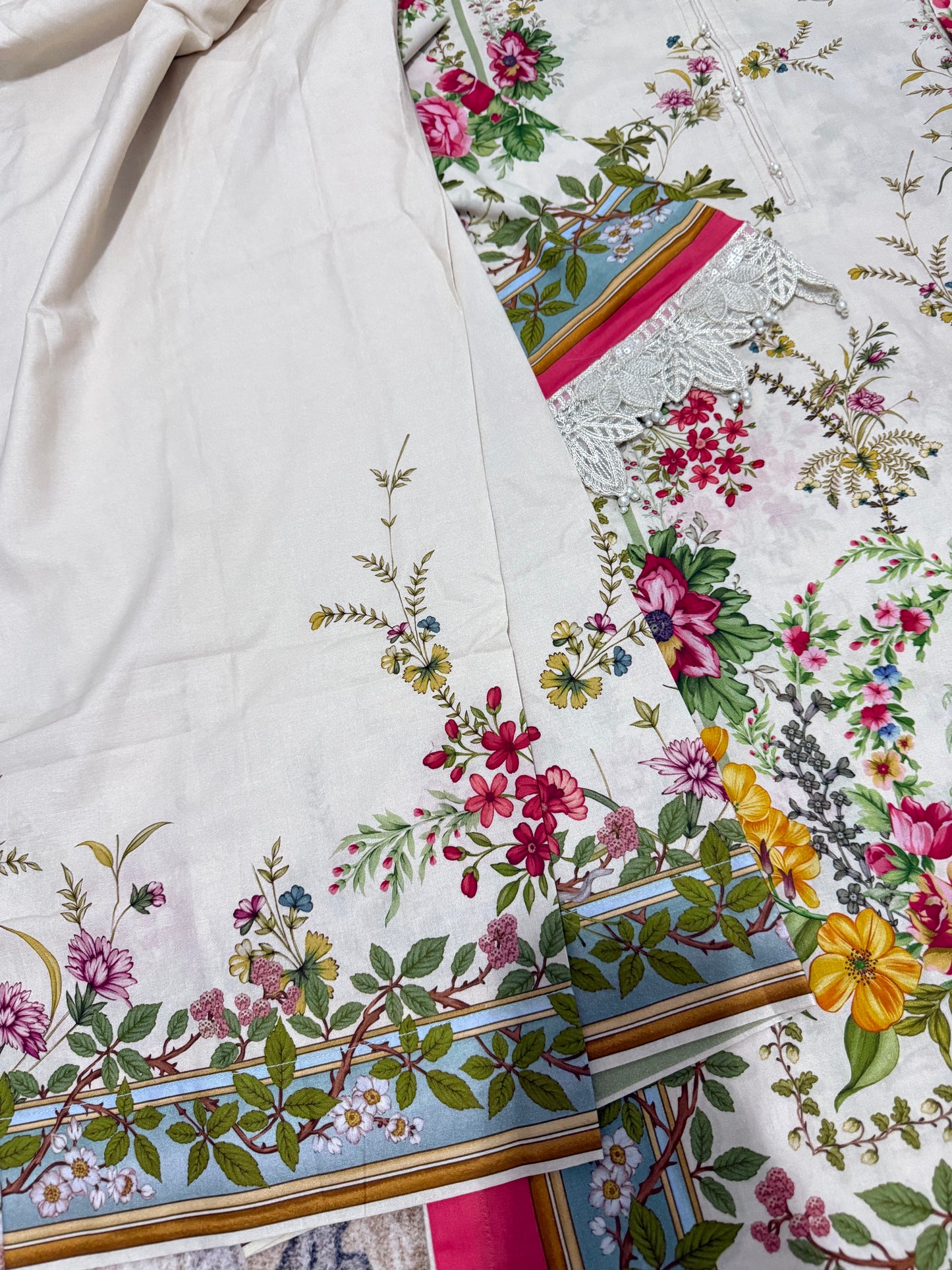 Maria B M Prints 3 Piece Stitched Embroidered Lawn Suit | MPT-2605-A