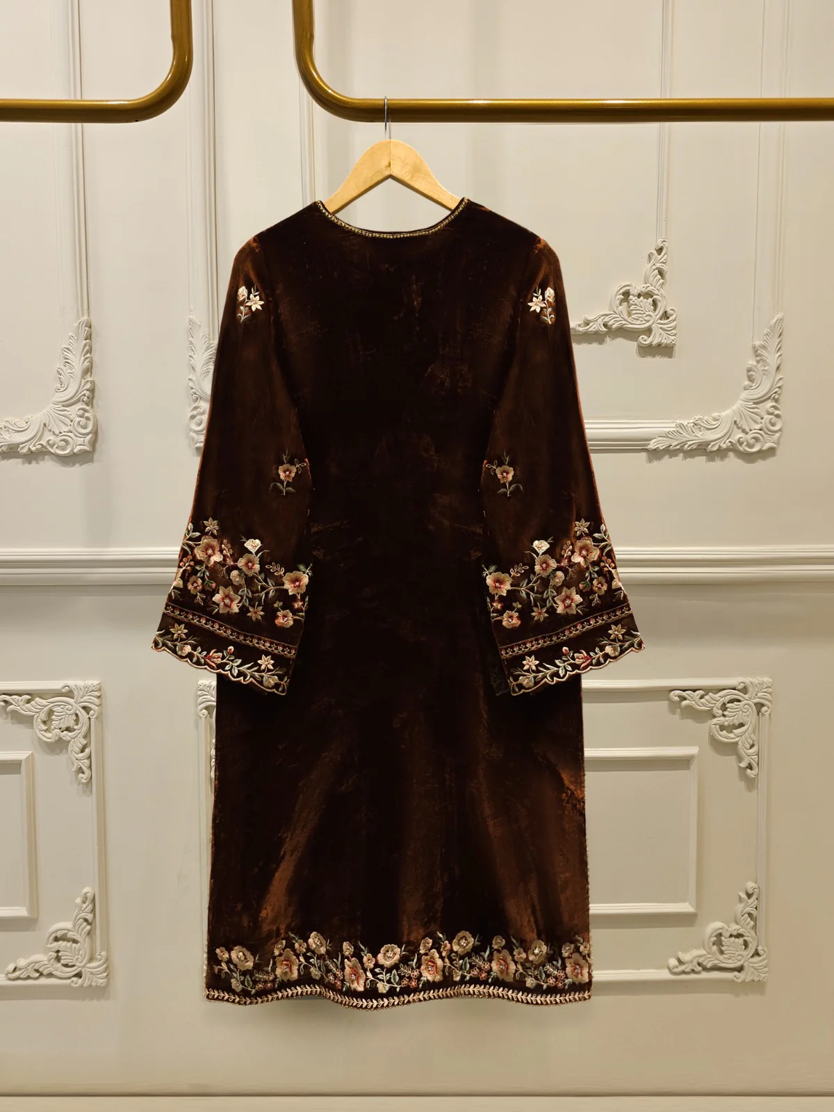Agha Noor 3 Piece-Velvet Embroidered Suit S112917