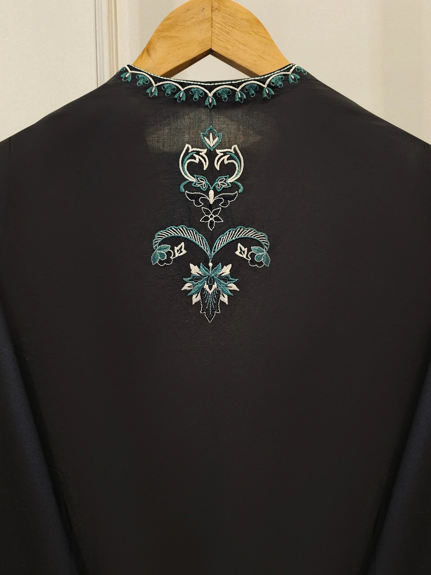 Agha Noor 3 Piece - Embroidered Lawn Suit S111926
