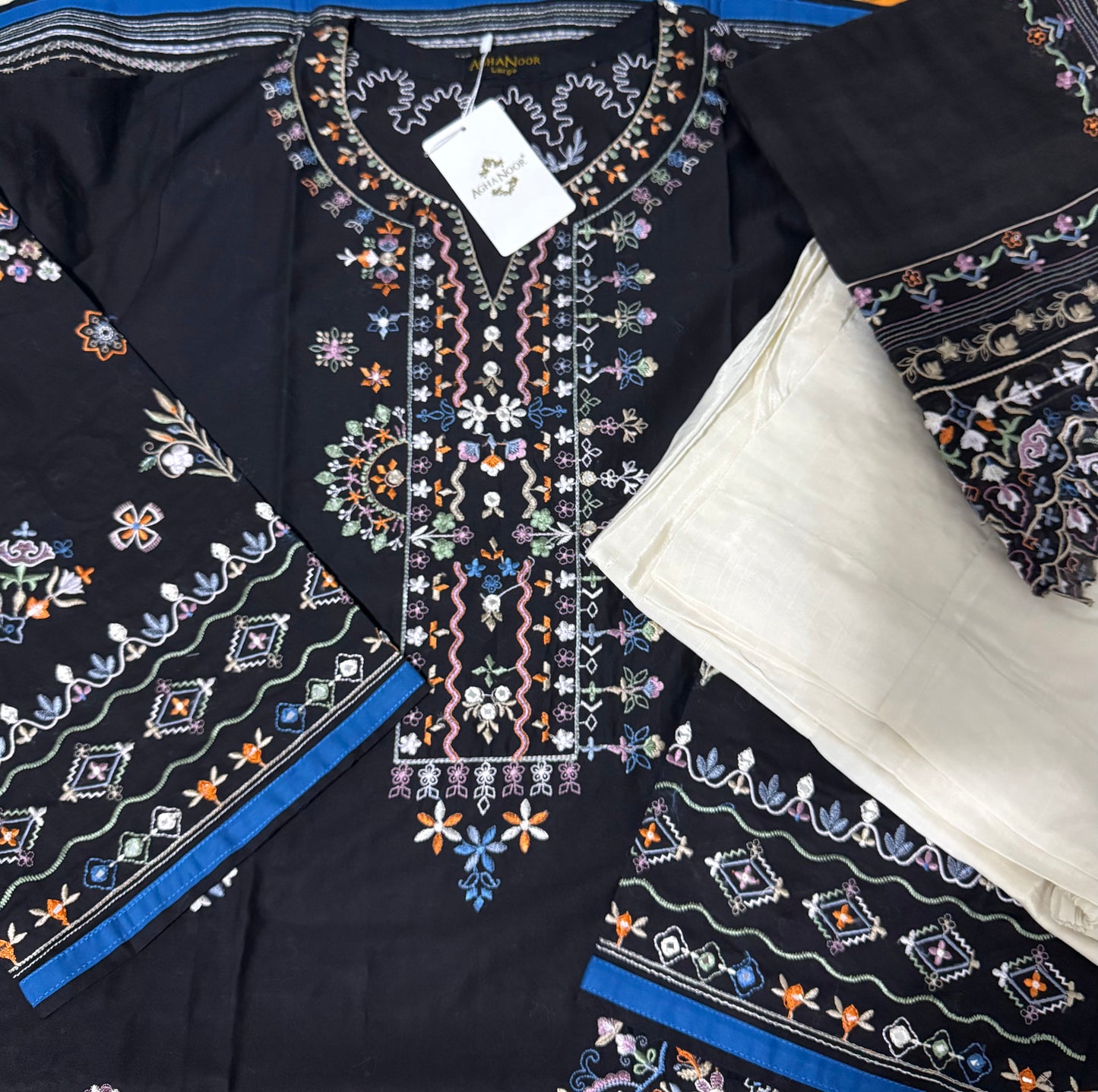 Agha Noor 3 Piece - Embroidered Lawn Suit S111967