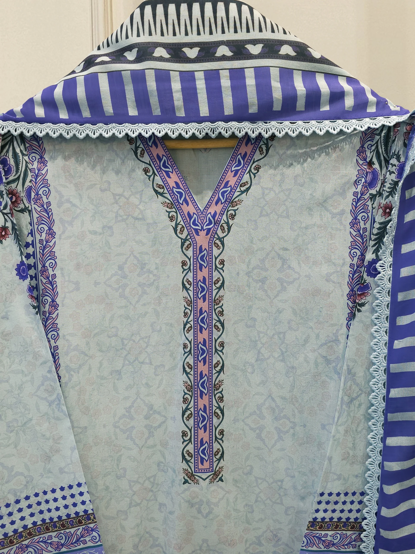 Agha Noor 3 Piece - Cambric Lawn Suit S112993