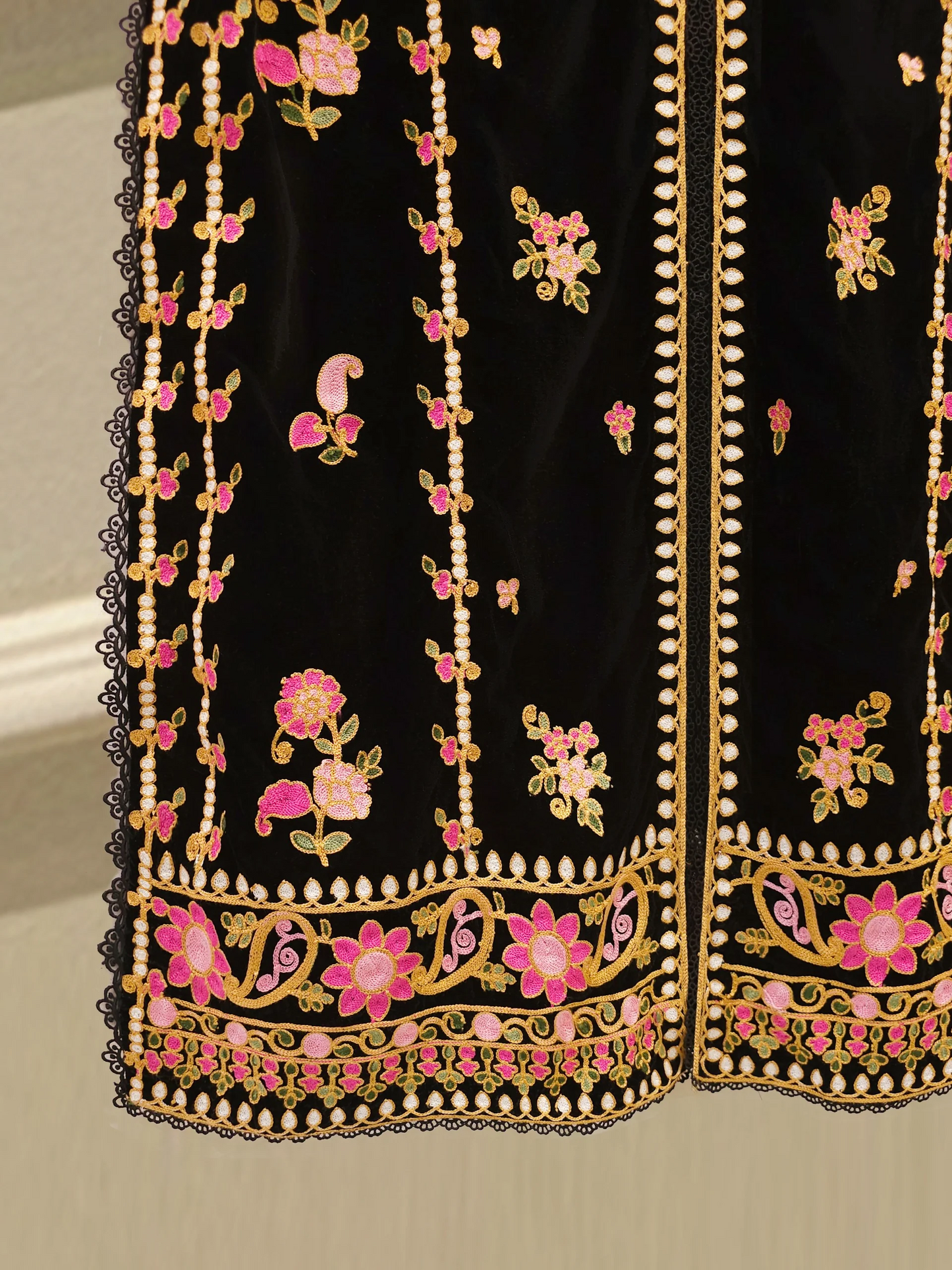 Agha Noor 3 Piece-Velvet Embroidered Suit