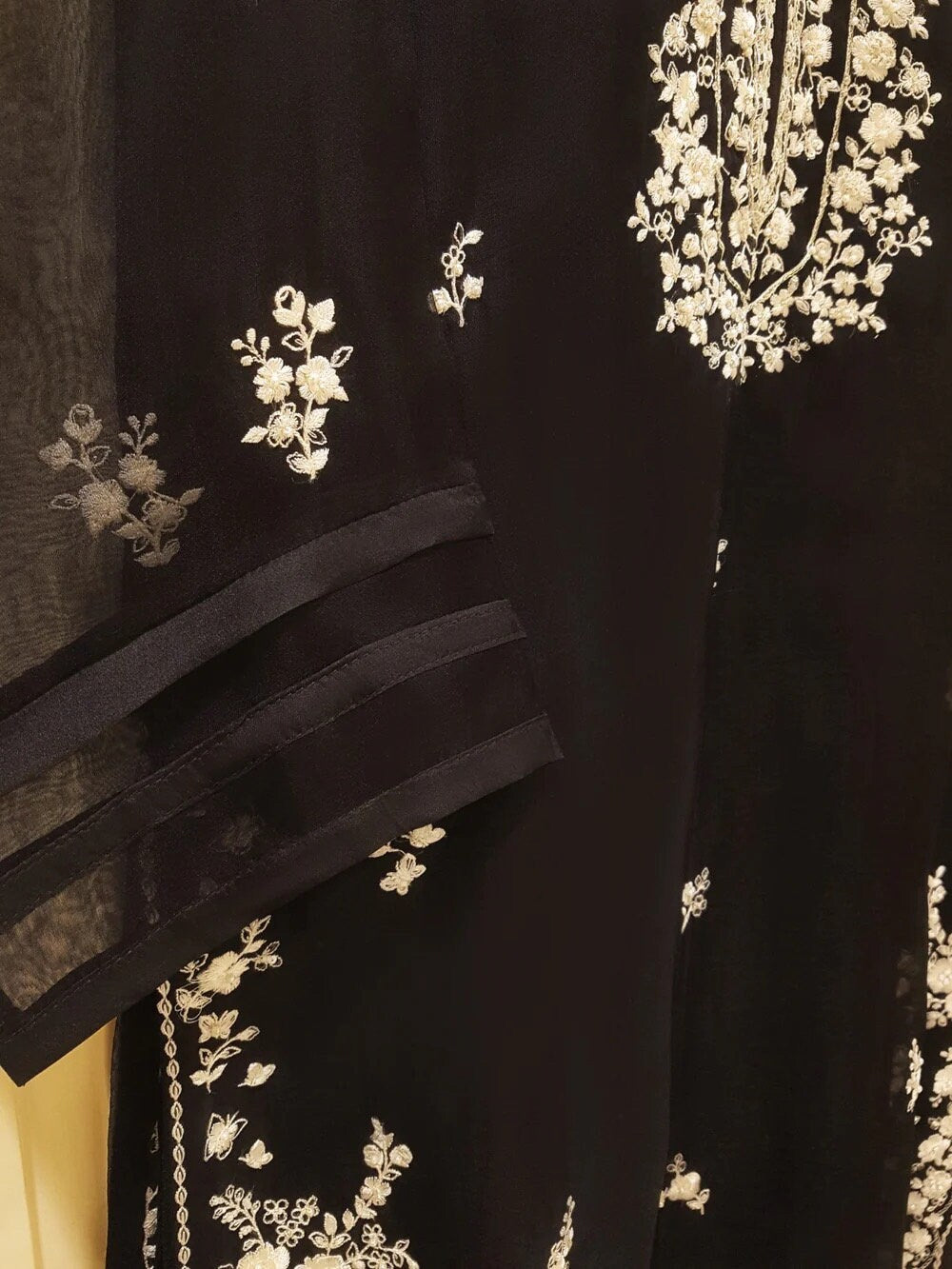 Agha Noor 3 Piece - Organza Embroidered Suit