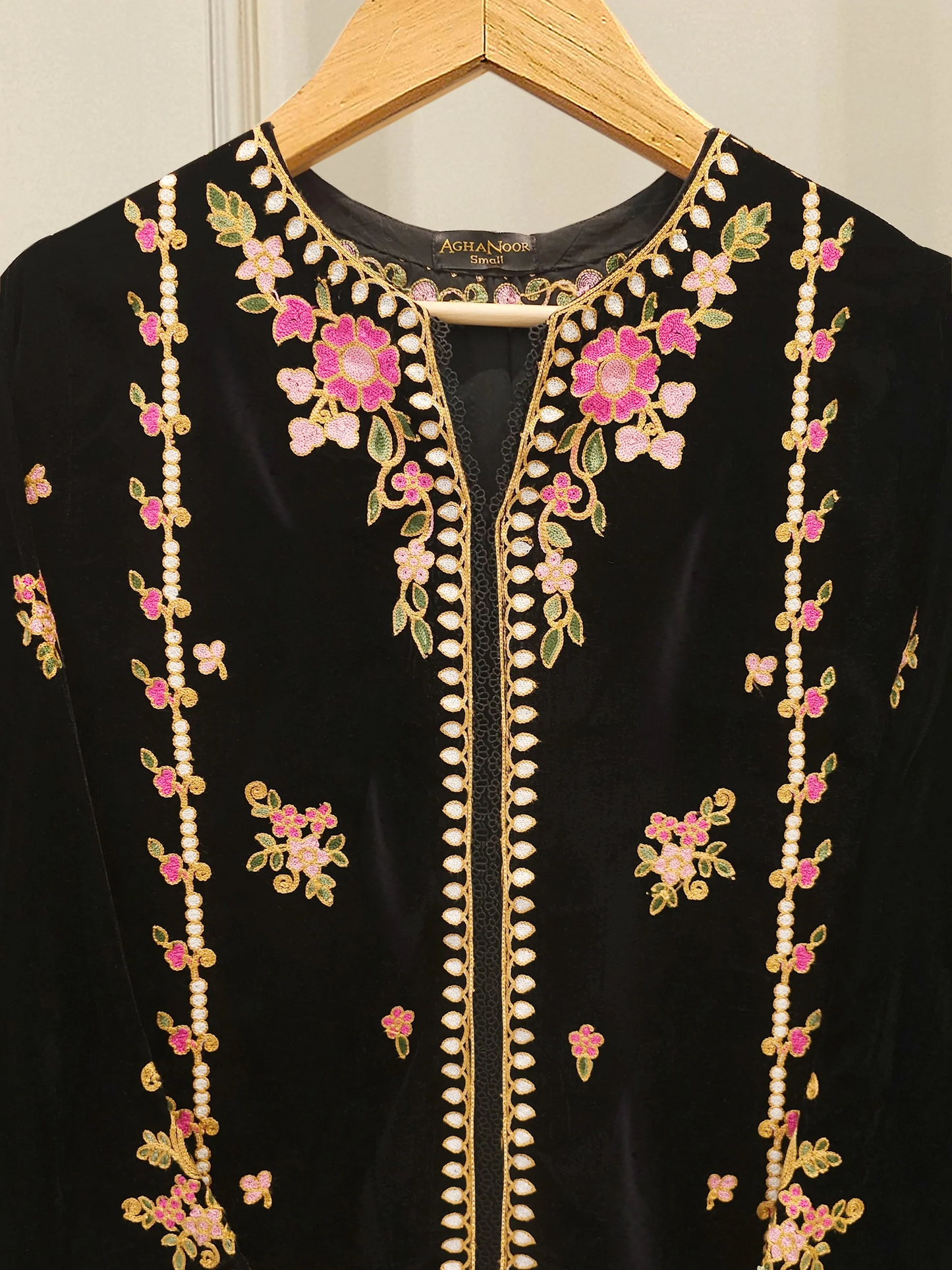 Agha Noor 3 Piece-Velvet Embroidered Suit