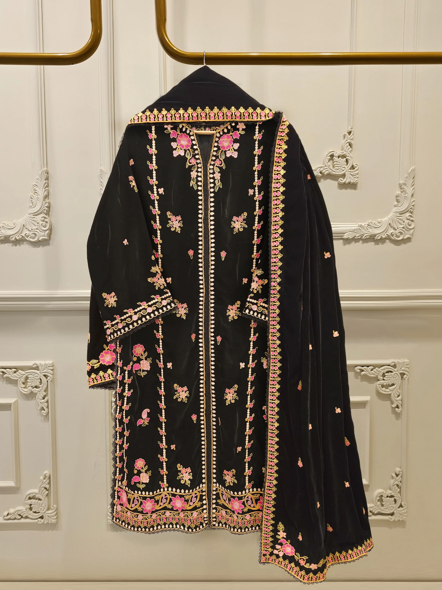 Agha Noor 3 Piece-Velvet Embroidered Suit