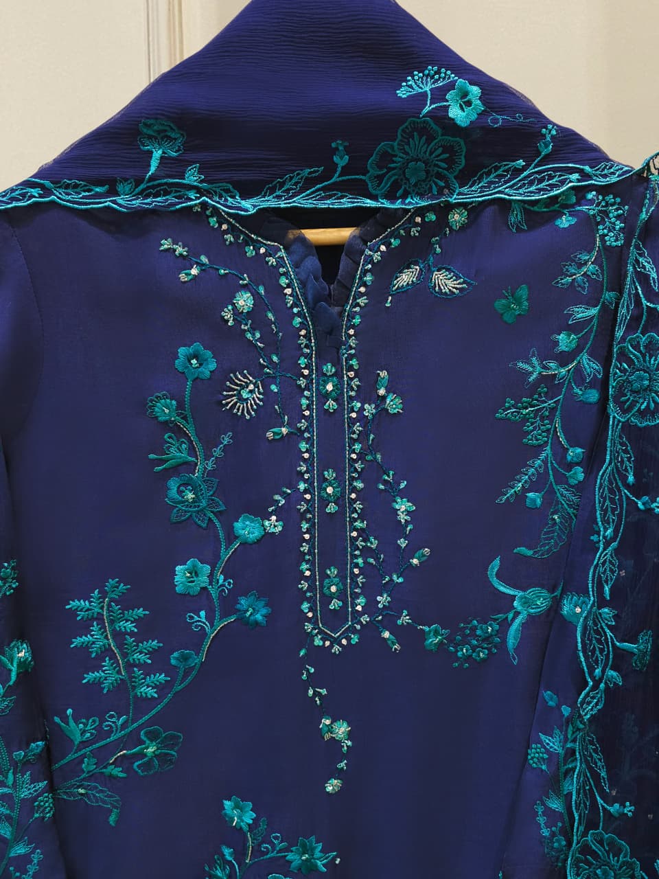 Agha Noor 3 Piece- Pure Sheesha Silk Embroidered Suit S115107