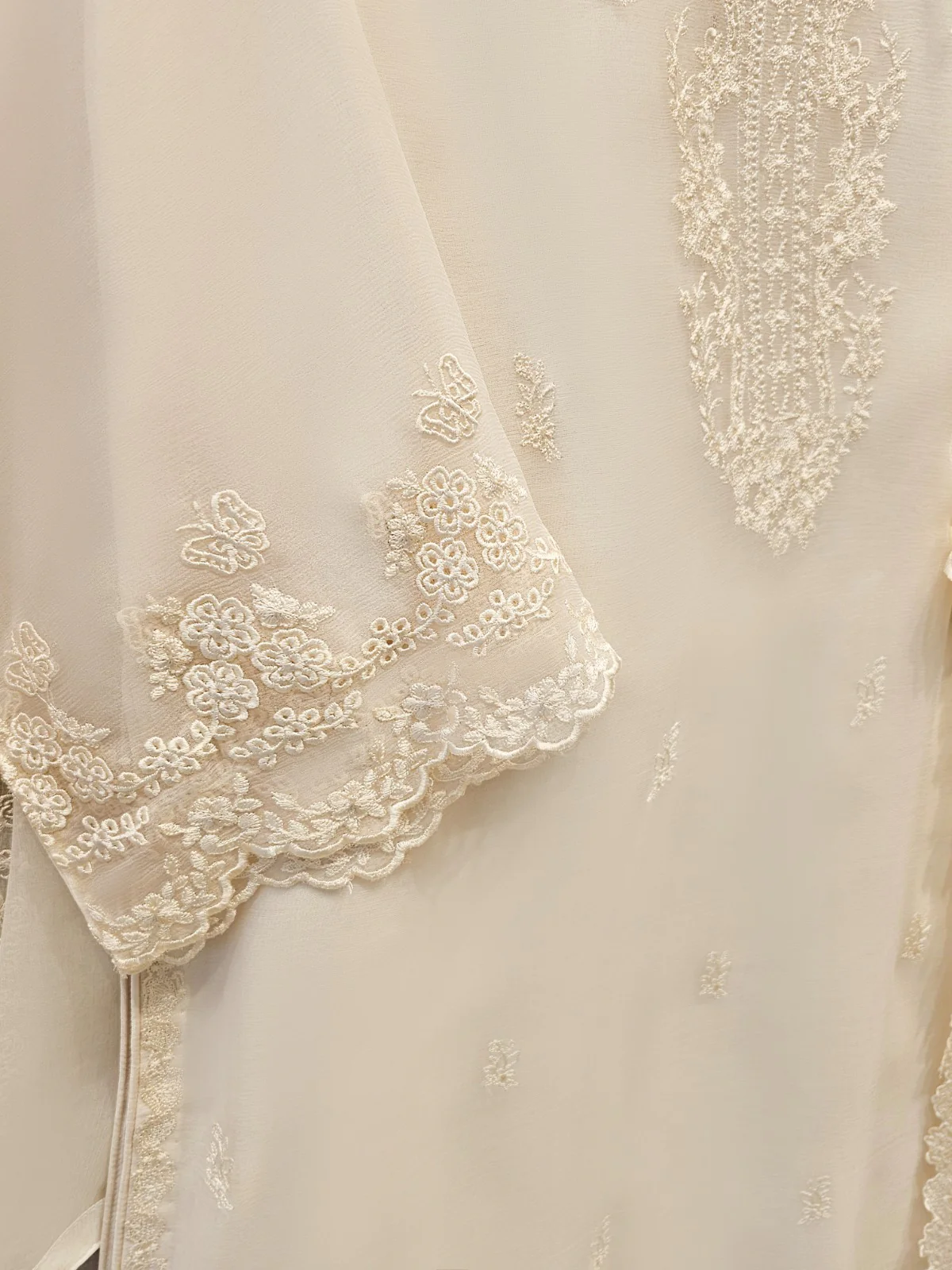 Agha Noor 3 Piece - Bamber Chiffon Embroidered Dress S112073