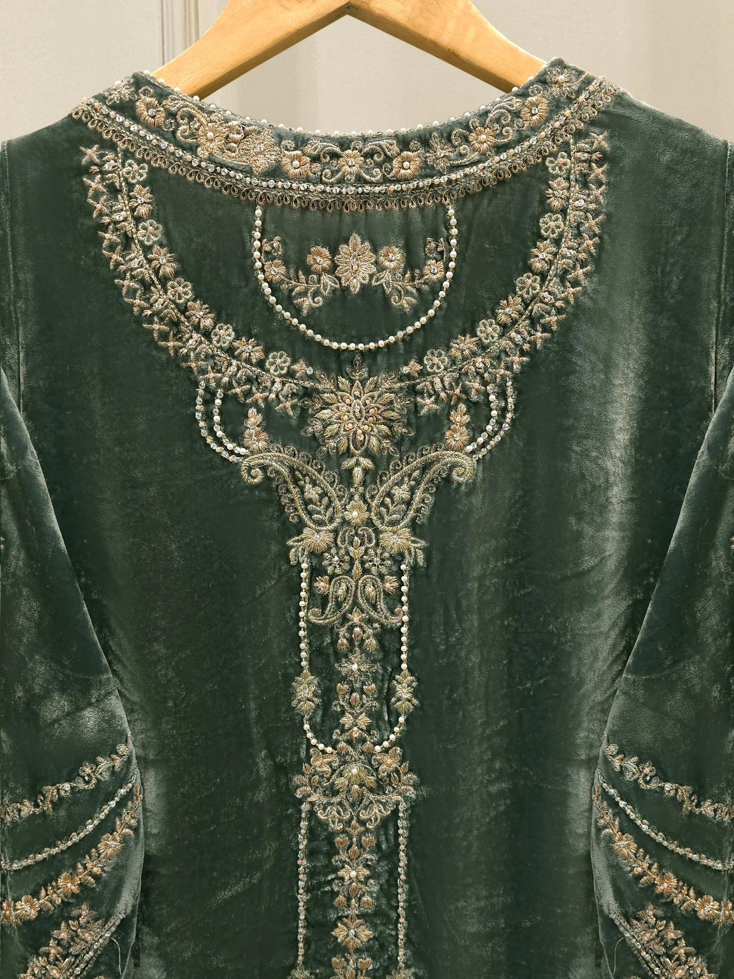 Agha Noor 3 Piece-Velvet Embroidered Suit WS00220