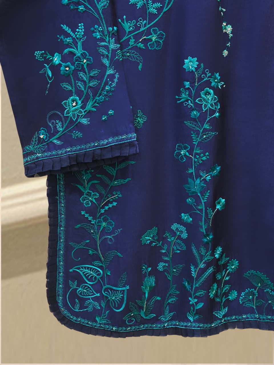 Agha Noor 3 Piece- Pure Sheesha Silk Embroidered Suit S115107