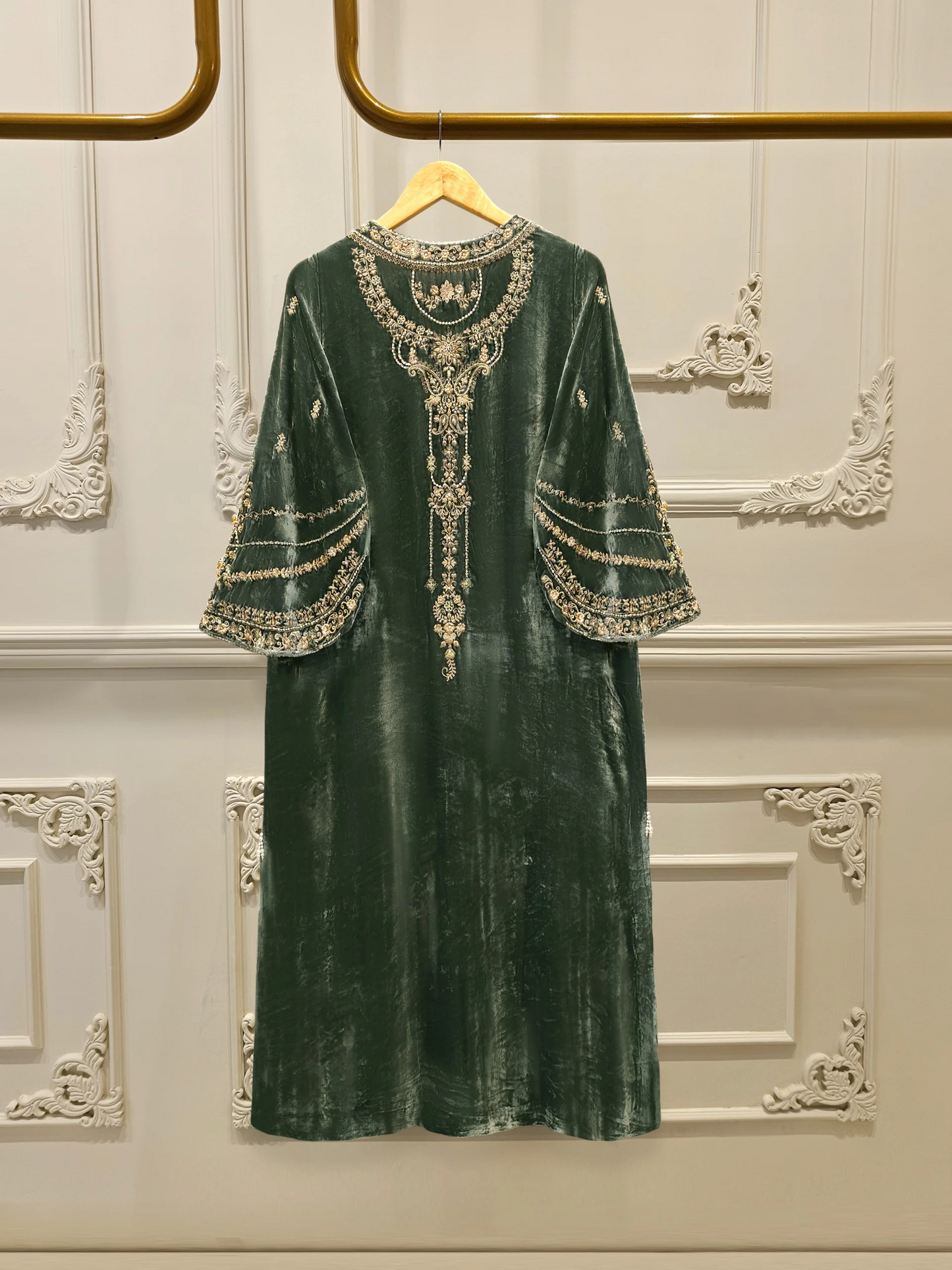 Agha Noor 3 Piece-Velvet Embroidered Suit WS00220