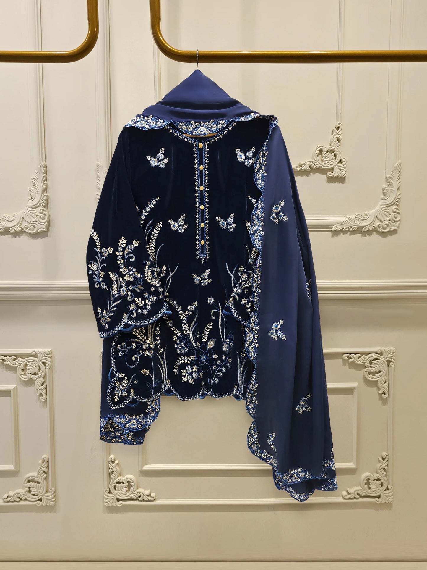 Agha Noor 3 Piece-Velvet Embroidered Suit S112488