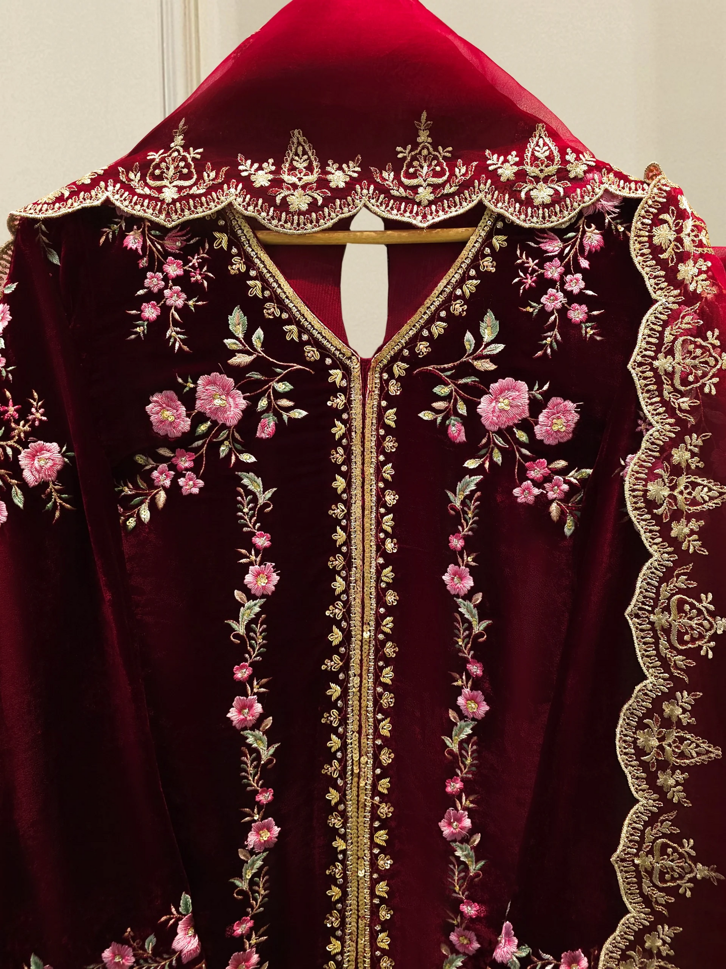 Agha Noor 3 Piece-Velvet Embroidered Suit S112849