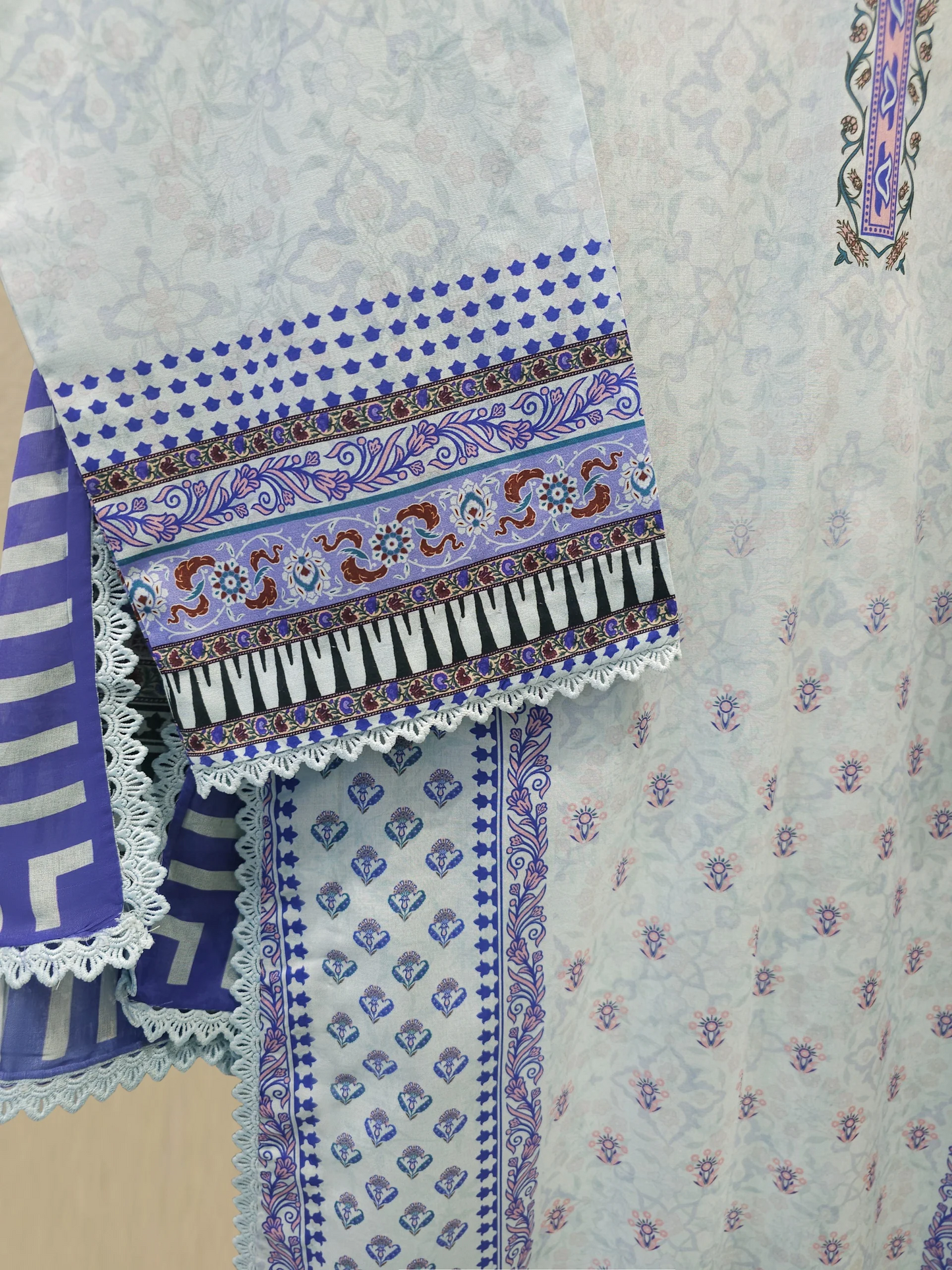 Agha Noor 3 Piece - Cambric Lawn Suit S112993